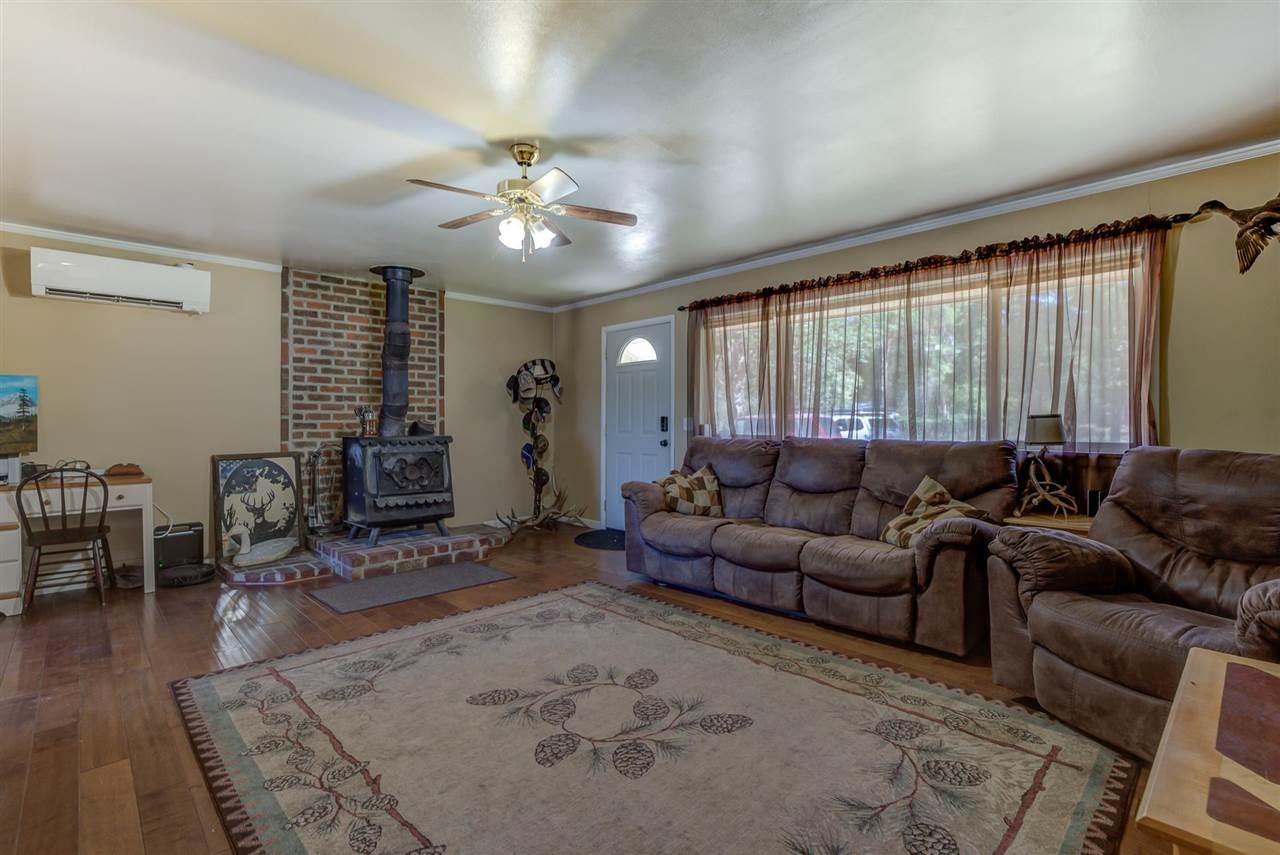 417 Dewitt Park Road Yreka, CA 96097 - Photo 4 of 22 Gallery Image 4