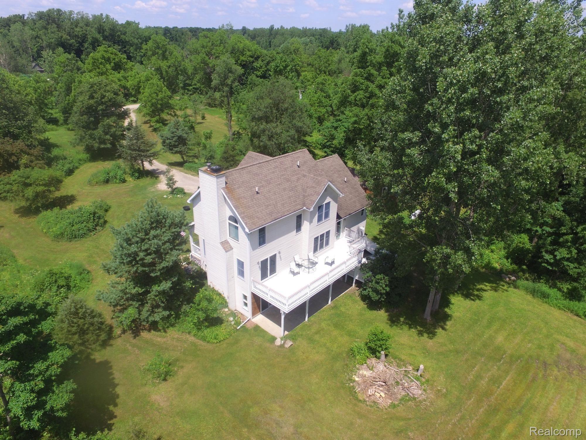 6672 Robb Road Fowlerville, MI 48836 - Photo 17 of 27 6672 Robb - back.jpg