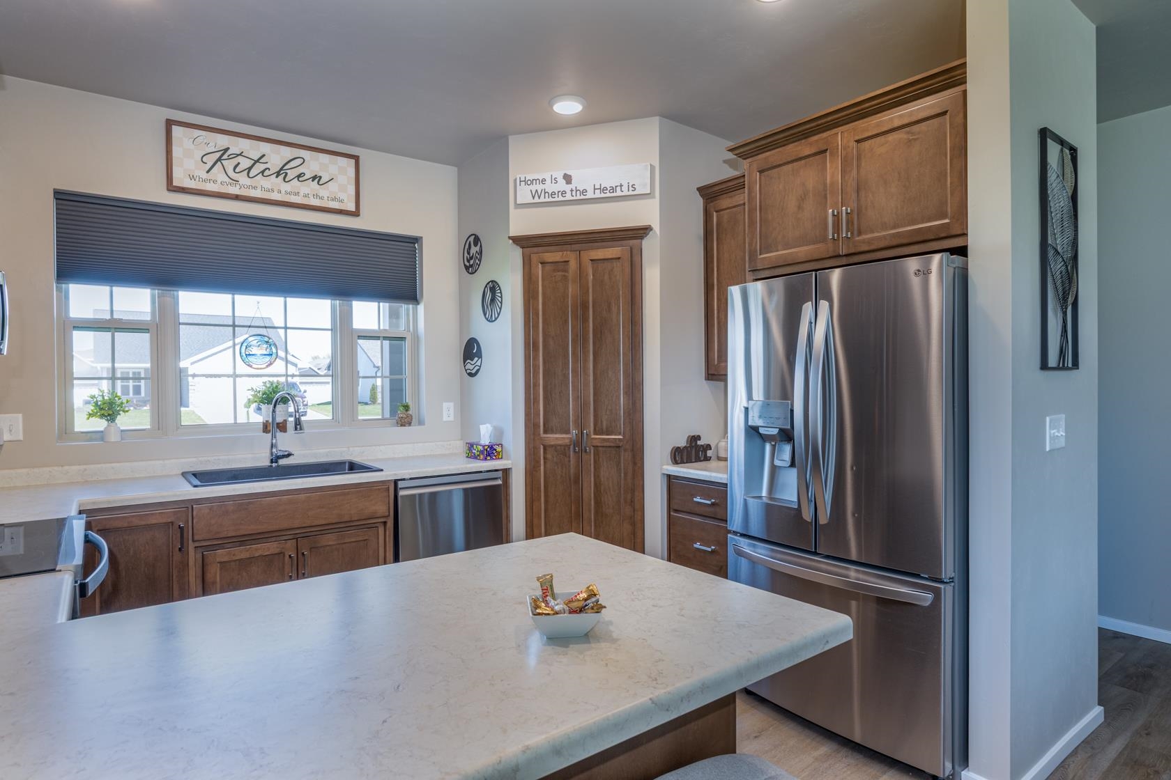 N9339 Gemstone Court Appleton, WI 54915 - Photo 8 of 34