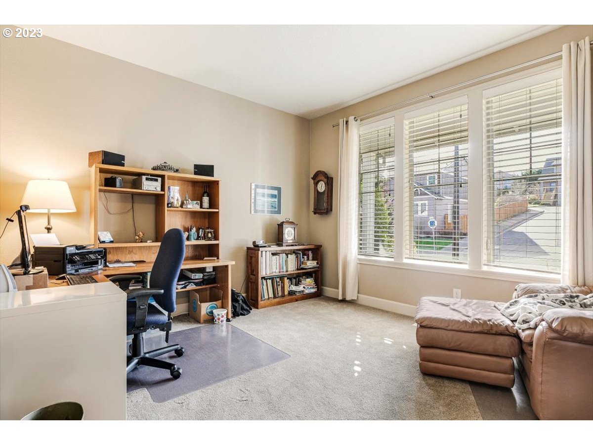 14264 Southwest Alpine Crest Way Portland, OR 97224 - Photo 3 of 32 Gallery Image 3