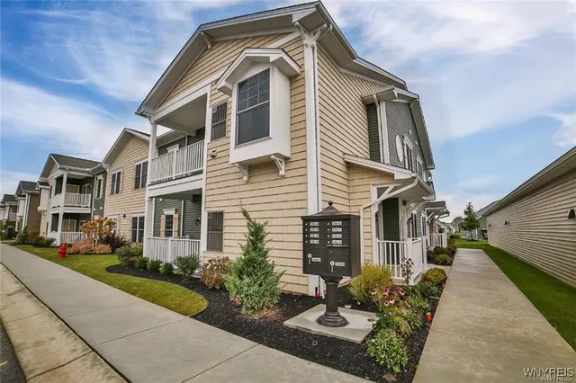 $2,575 | 275 Northill Drive, Unit D, Amherst, NY 14221