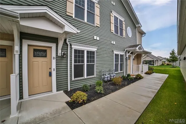 $2,575 | 275 Northill Drive, Unit D, Amherst, NY 14221