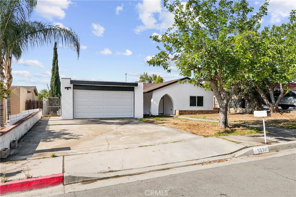 527 West 10th Street Perris, CA 92570 - Photo 4 of 62