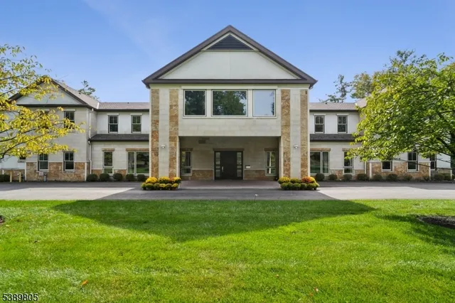 a view of a yard in front of the house