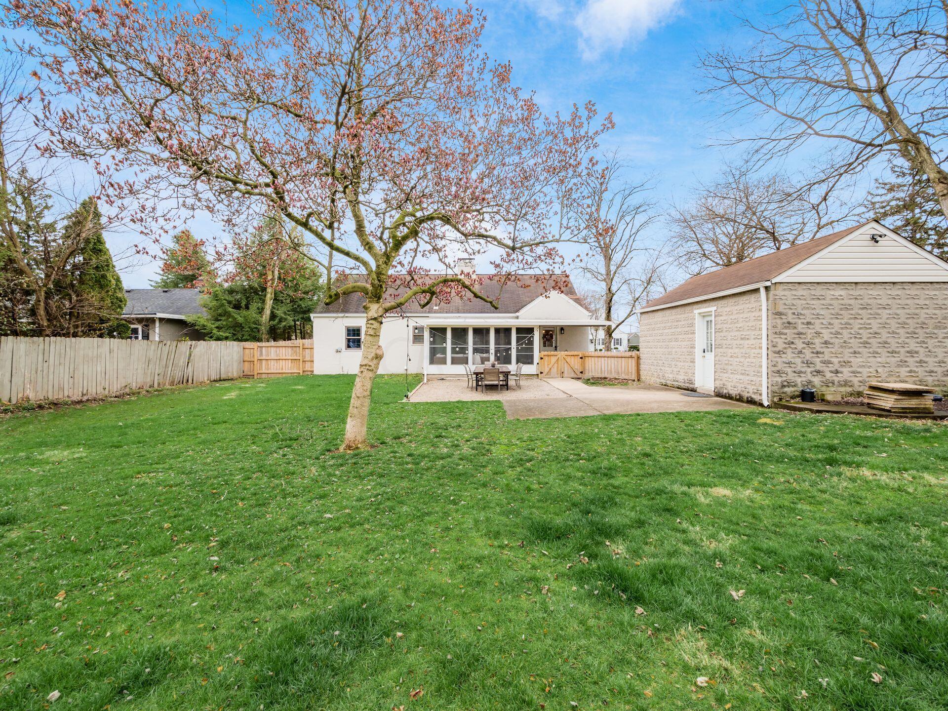 2872 Zollinger Road Columbus, OH 43221 - Photo 23 of 26 Large Backyard