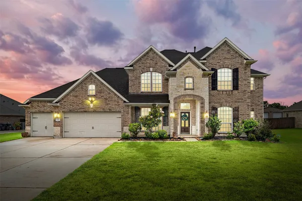 $634,900 | 15311 Icet Creek Avenue, Mont Belvieu, TX 77523