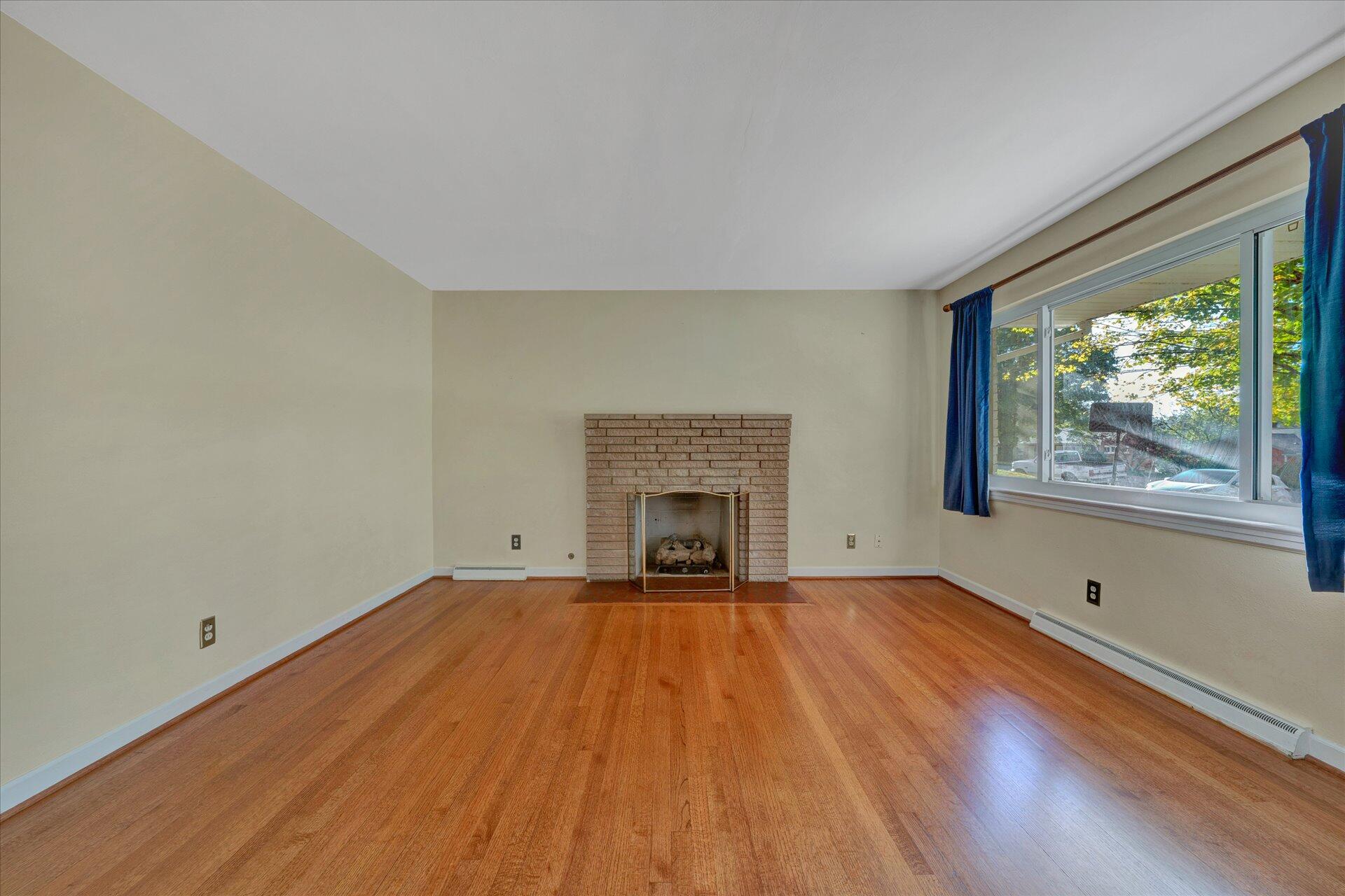 3260 Rasmont Road Roanoke, VA 24018 - Photo 3 of 29 03-DSC00010