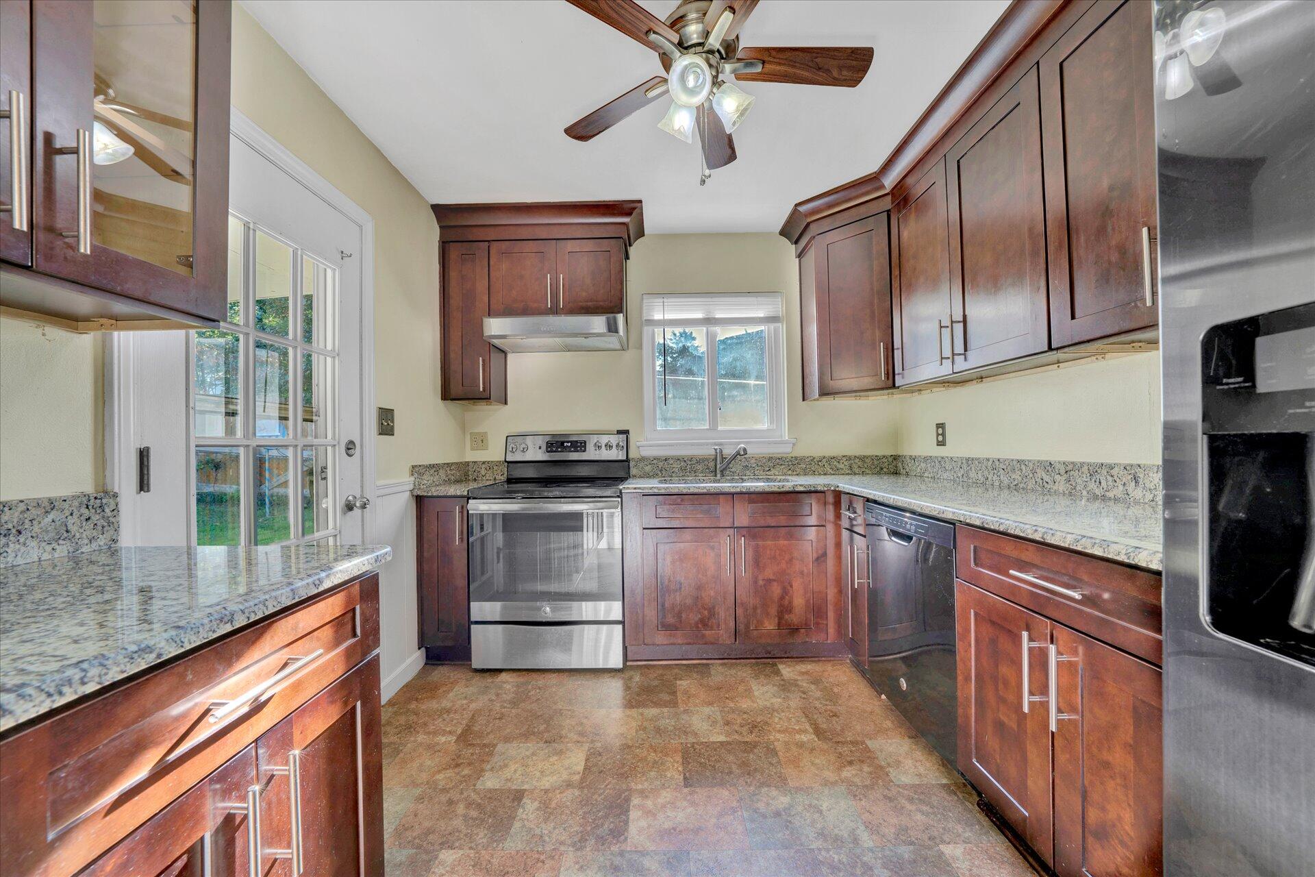 3260 Rasmont Road Roanoke, VA 24018 - Photo 8 of 29 08-DSC00022