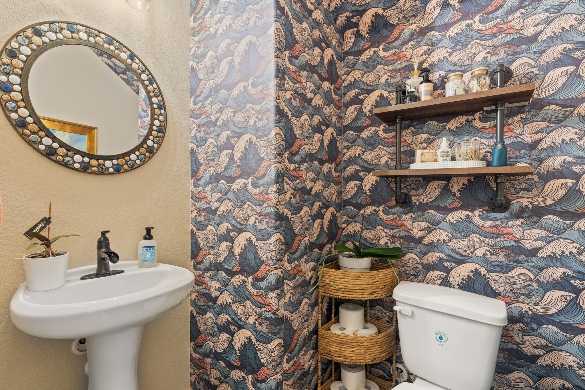 1306 Falconer Way Austin, TX 78748 - Photo 5 of 39 a bathroom with a sink and a toilet