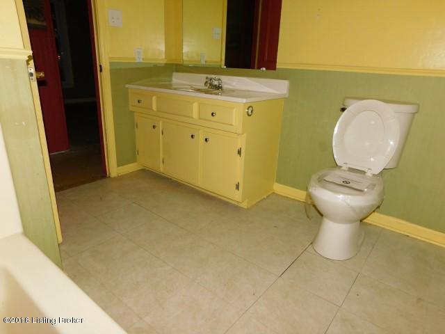 1577 Fairview Road Lawrenceburg, KY 40342 - Photo 6 of 28 Bathroom (2)