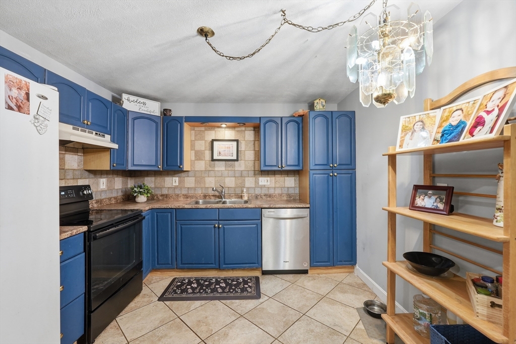 6 Walker Road, Unit 4 North Andover, MA 01845 - Photo 6 of 15