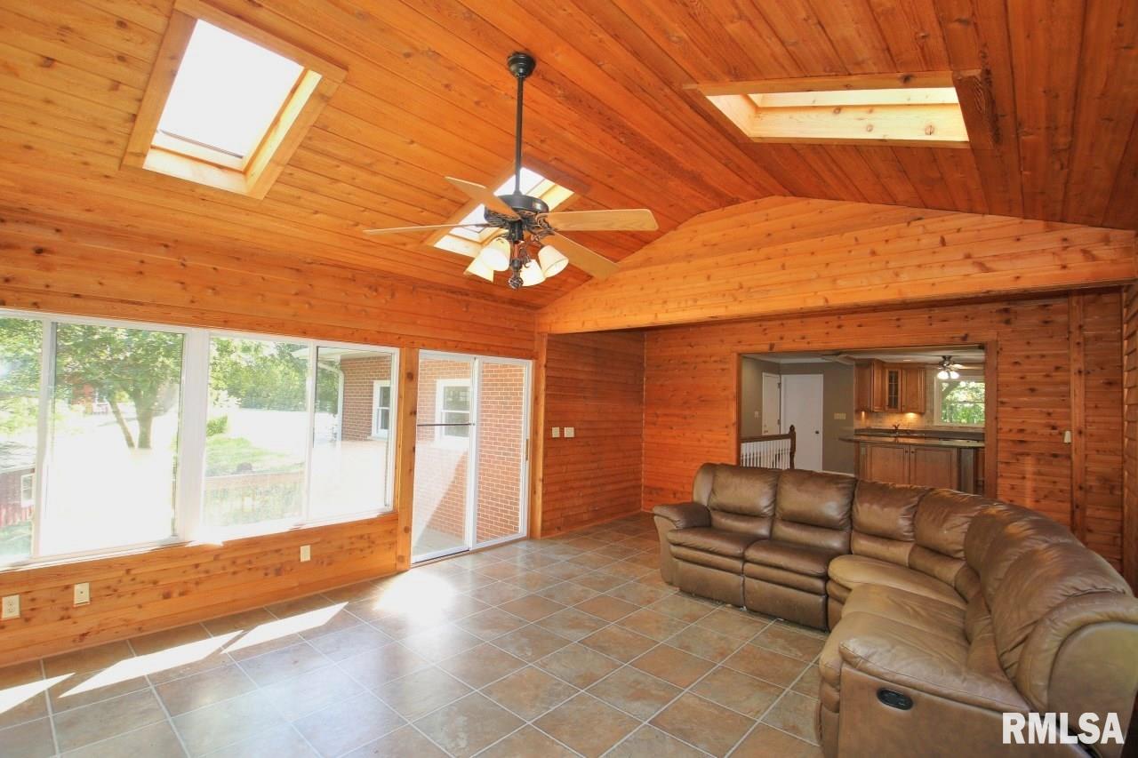 11107 North Trigger Road Dunlap, IL 61525 - Photo 17 of 48 Gallery Image 17