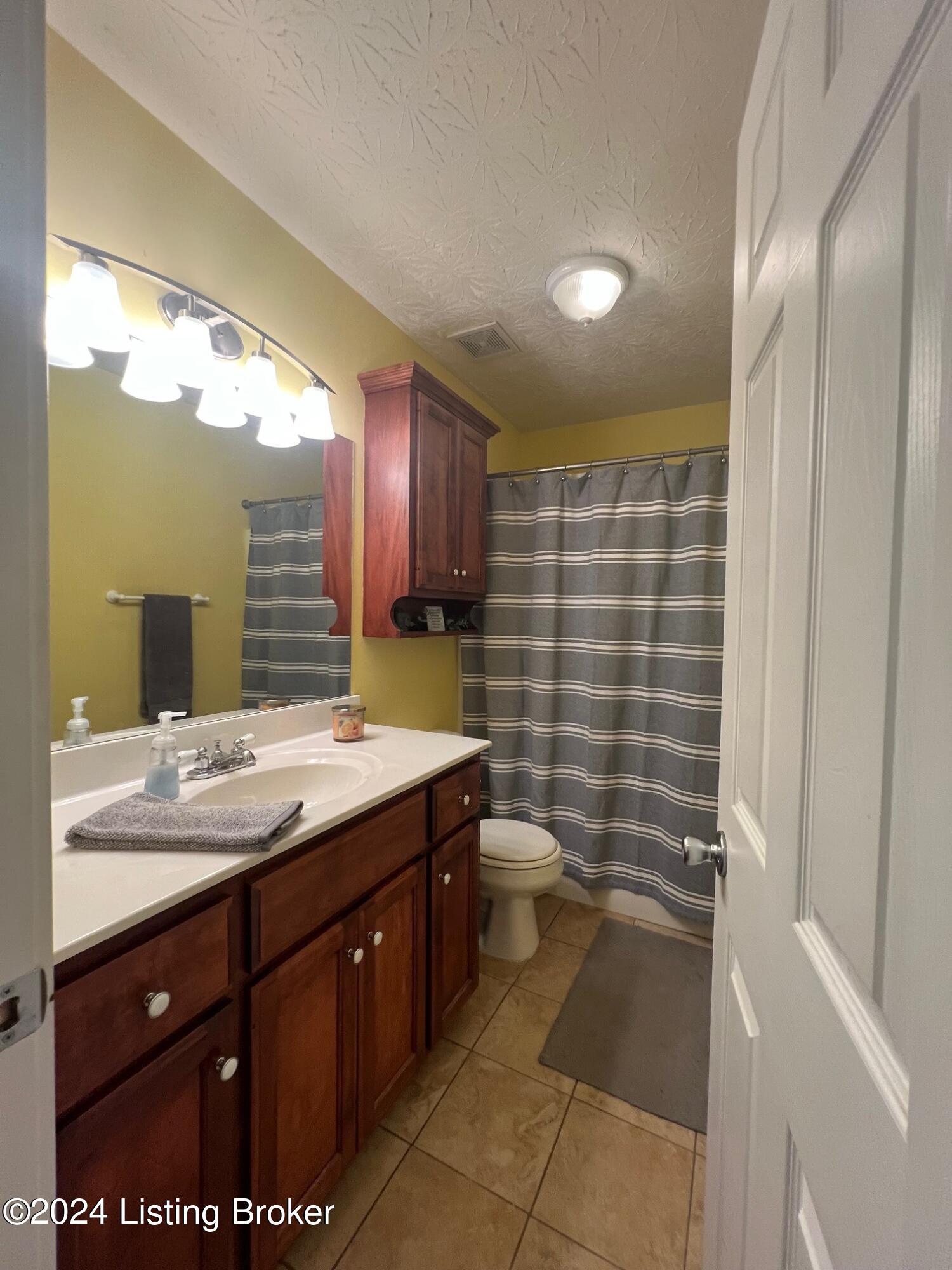 142 Benelli Drive Bardstown, KY 40004 - Photo 20 of 36 142 HALL BATH