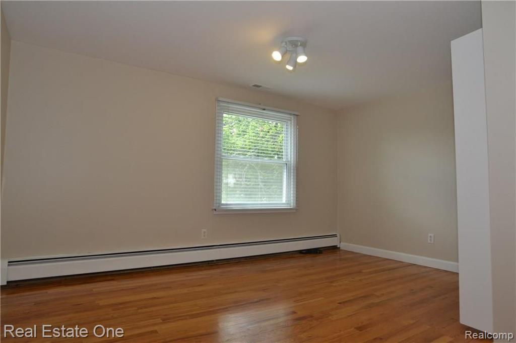 5574 Abington Road West Bloomfield, MI 48322 - Photo 27 of 34