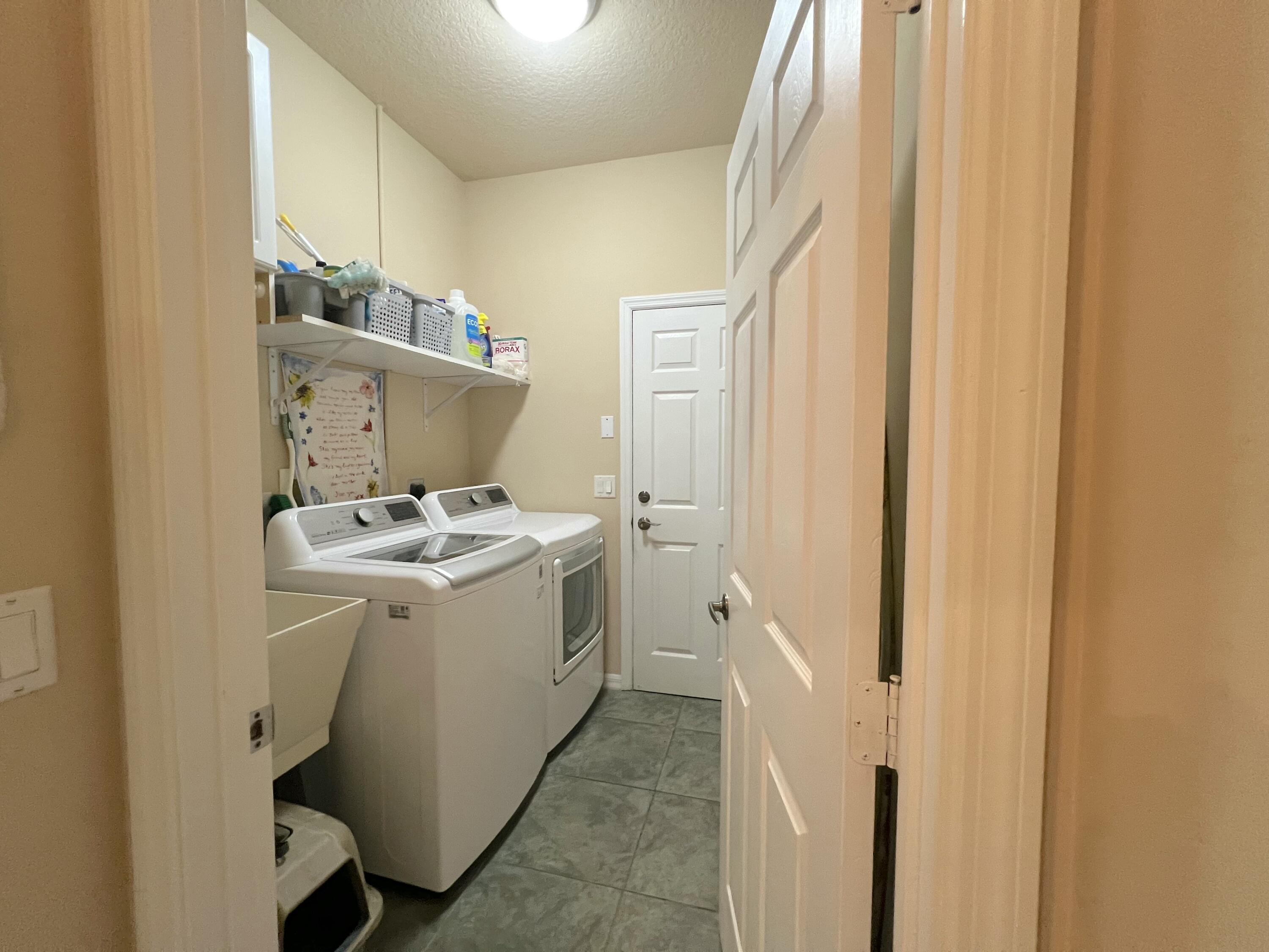 4292 Southeast Rainbows End Stuart, FL 34997 - Photo 29 of 56 Laundry_3220 2