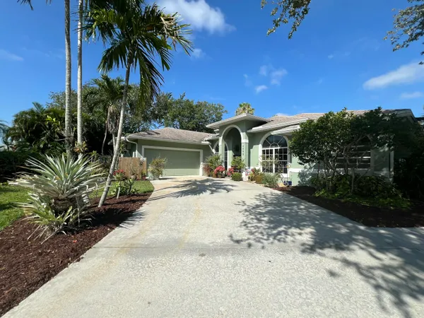 $799,000 | 4292 Southeast Rainbows End, Stuart, FL 34997