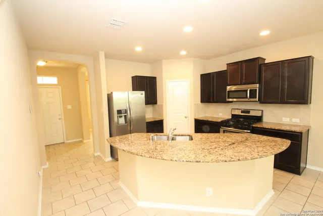 $2,000 | 631 Sage Thrasher, San Antonio, TX 78253