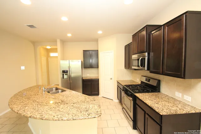 $2,000 | 631 Sage Thrasher, San Antonio, TX 78253