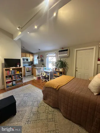 $1,325 | 910 Clinton Street, Unit 3R, Philadelphia, PA 19107