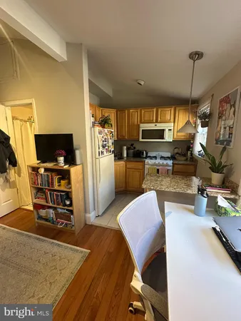 $1,325 | 910 Clinton Street, Unit 3R, Philadelphia, PA 19107