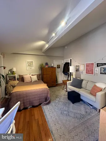 $1,325 | 910 Clinton Street, Unit 3R, Philadelphia, PA 19107