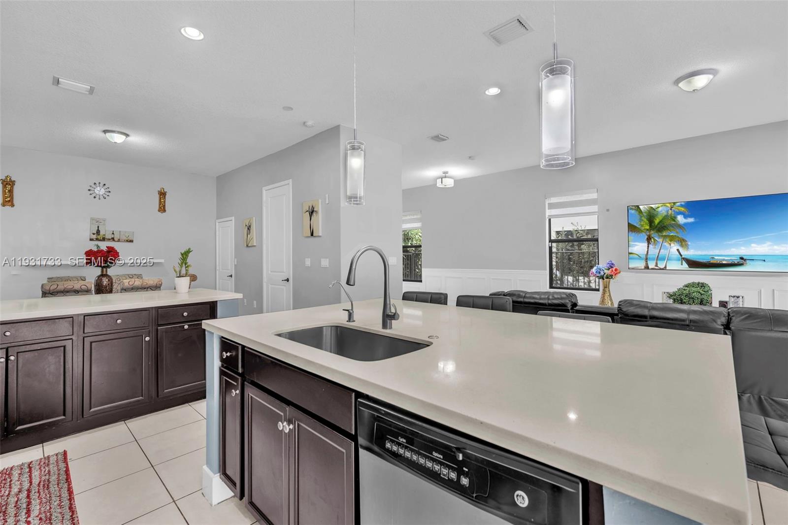 9712 West 34th Lane Hialeah, FL 33018 - Photo 3 of 30