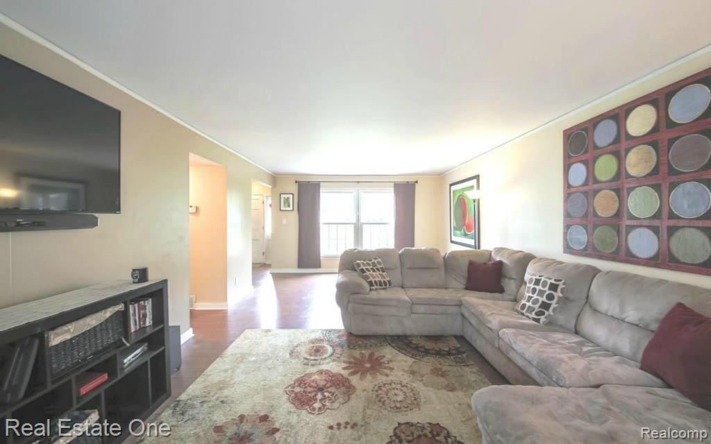 32247 Bonnet Hill Road Farmington Hills, MI 48334 - Photo 8 of 25