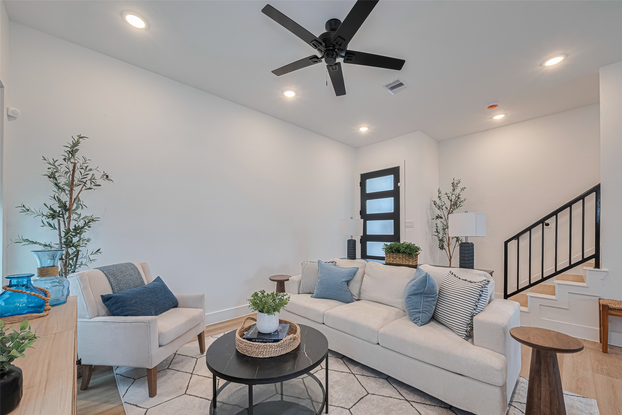 1462 Ferguson Way Houston, TX 77088 - Photo 9 of 24 a living room with furniture
