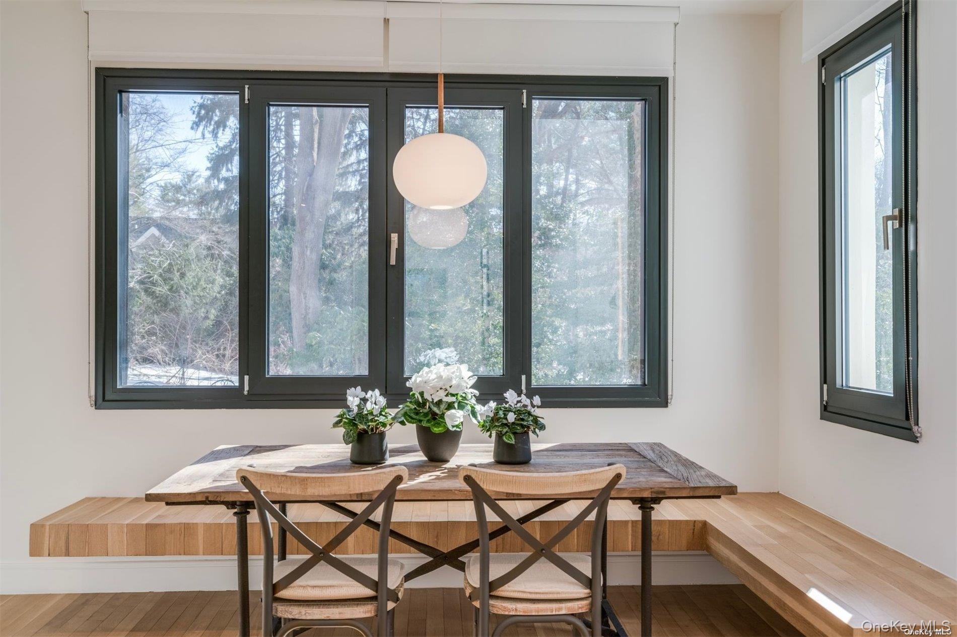 9 Winding Way Locust Valley, NY 11560 - Photo 11 of 35 Banquette Seating