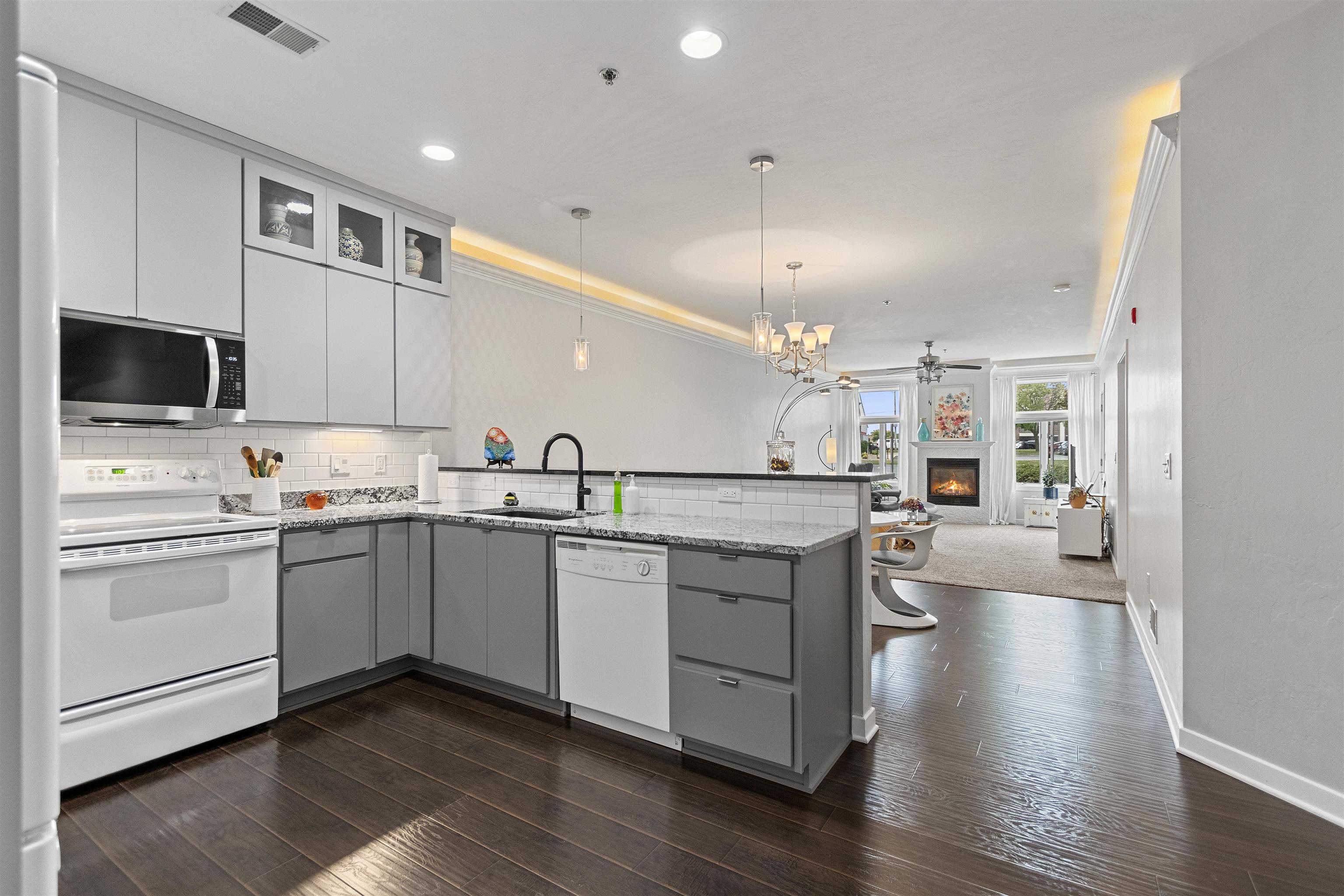 555 Main Avenue, Unit 104 De Pere, WI 54115 - Photo 13 of 69