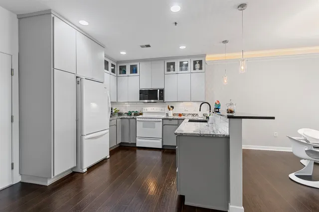 $319,900 | 555 Main Avenue, Unit 104, De Pere, WI 54115