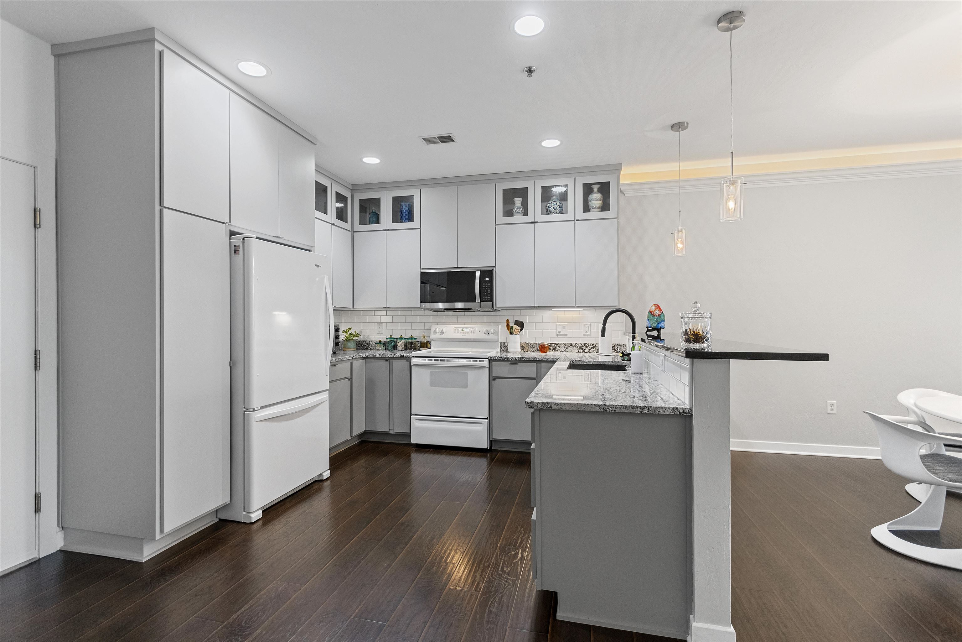 555 Main Avenue, Unit 104 De Pere, WI 54115 - Photo 14 of 69