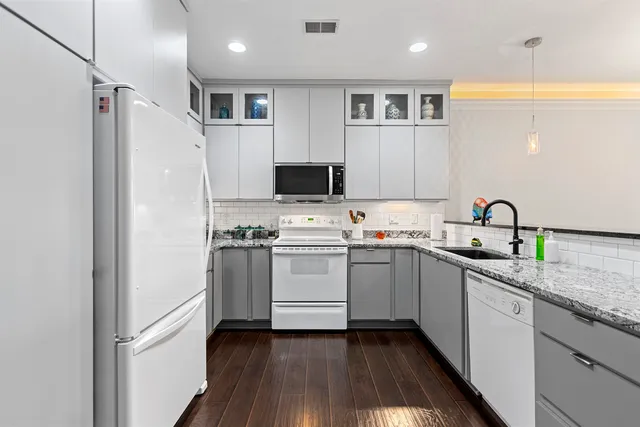 $319,900 | 555 Main Avenue, Unit 104, De Pere, WI 54115