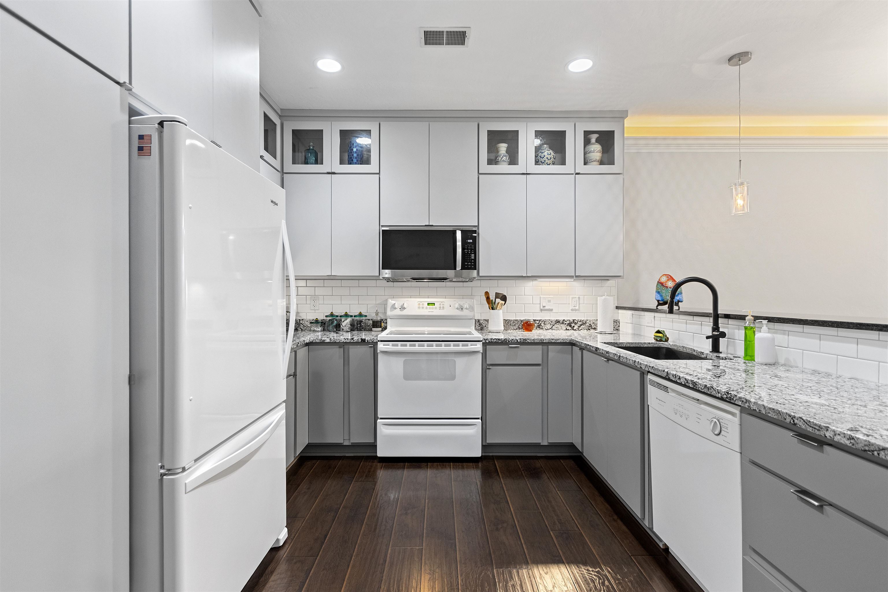 555 Main Avenue, Unit 104 De Pere, WI 54115 - Photo 16 of 69