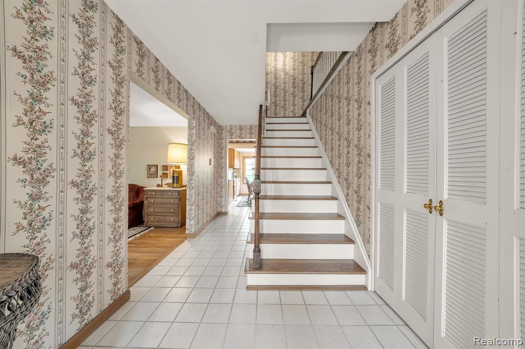 29958 Barwell Road Farmington Hills, MI 48334 - Photo 7 of 48