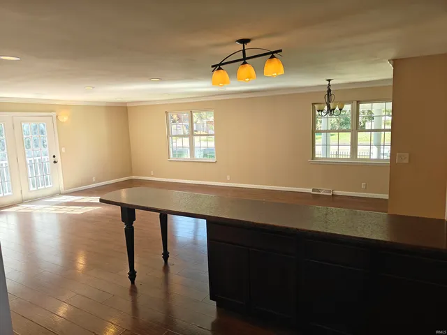 $329,900 | 6401 East Oak Street, Evansville, IN 47715