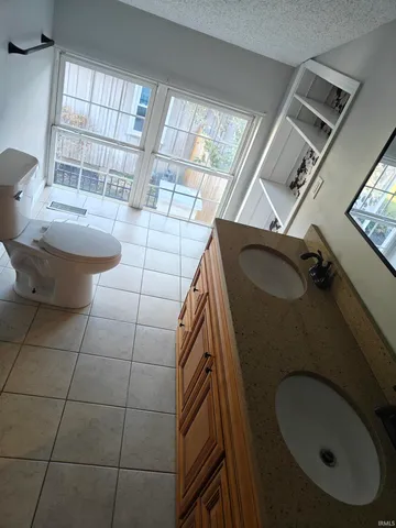 $329,900 | 6401 East Oak Street, Evansville, IN 47715