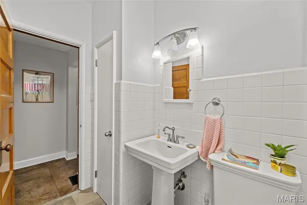 $260,000 | 5252 Botanical Avenue, St. Louis, MO 63110