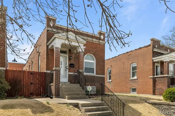 $260,000 | 5252 Botanical Avenue, St. Louis, MO 63110