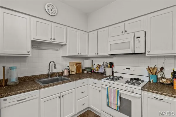 $260,000 | 5252 Botanical Avenue, St. Louis, MO 63110