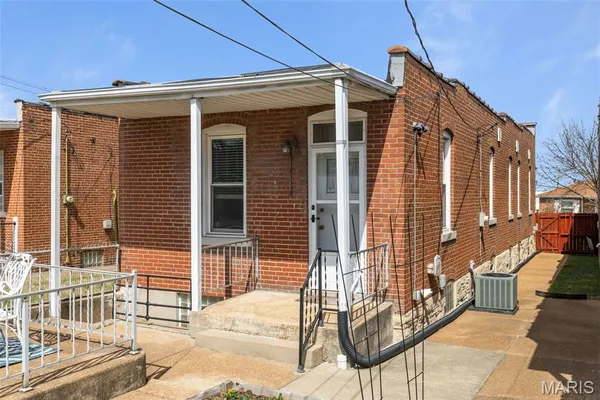 $260,000 | 5252 Botanical Avenue, St. Louis, MO 63110