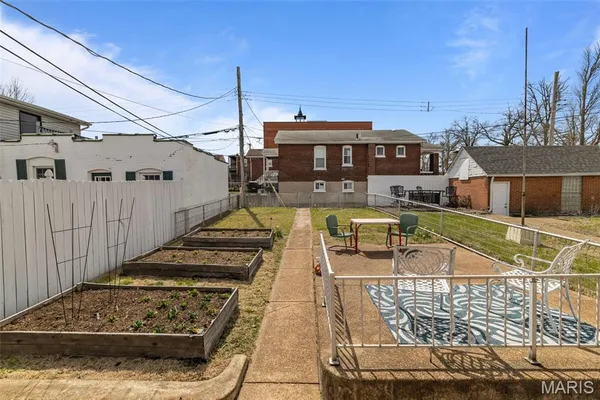 $260,000 | 5252 Botanical Avenue, St. Louis, MO 63110