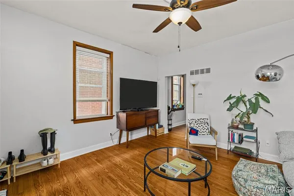 $260,000 | 5252 Botanical Avenue, St. Louis, MO 63110