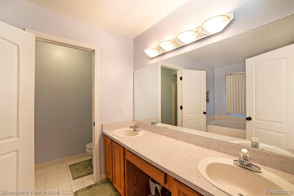 798 Grovecrest Rochester Hills, MI 48307 - Photo 33 of 49