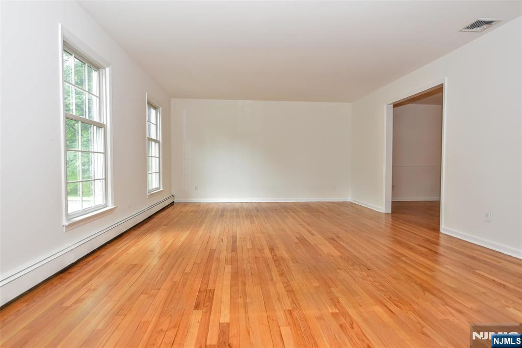 55 George Street Allendale, NJ 07401 - Photo 5 of 43