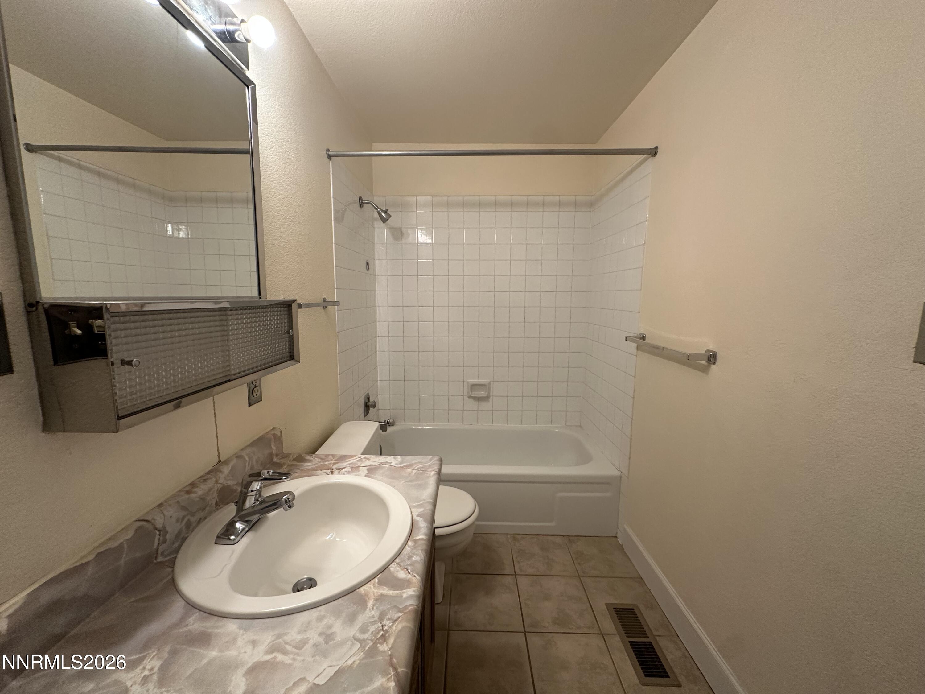 1500 Ellendale Court Reno, NV 89503 - Photo 17 of 25 Guest Bath