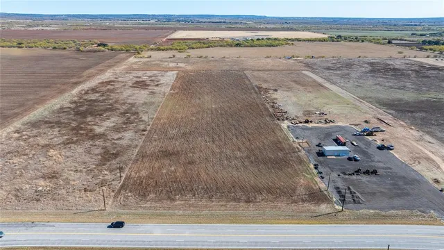 a view of a dry yard
