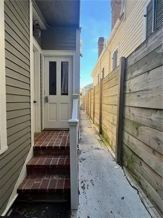 $1,950 | 1117 Bourbon Street, Unit 2, New Orleans, LA 70116