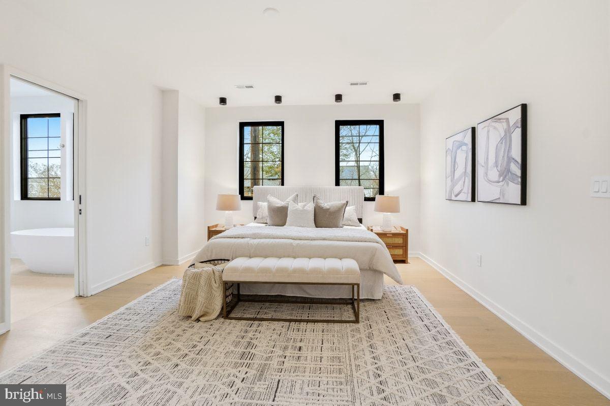 3554 T Street Northwest Washington, DC 20007 - Photo 19 of 54 Large primary suite