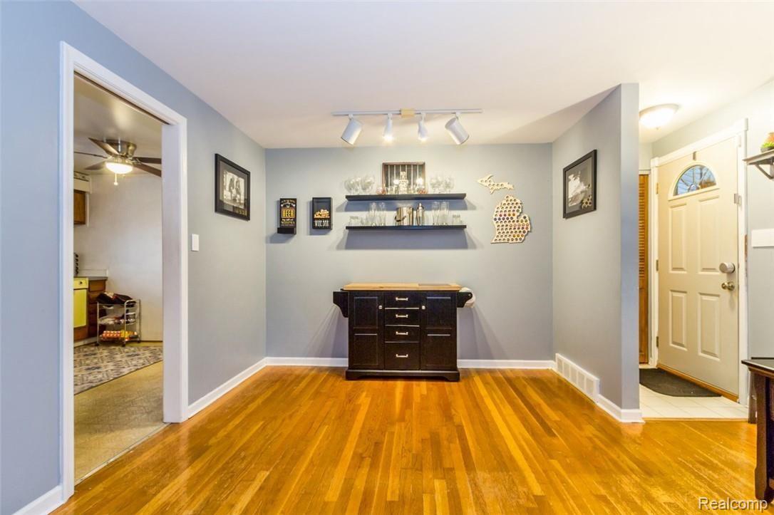 29505 Rambling Road Southfield, MI 48076 - Photo 5 of 25 05.jpg